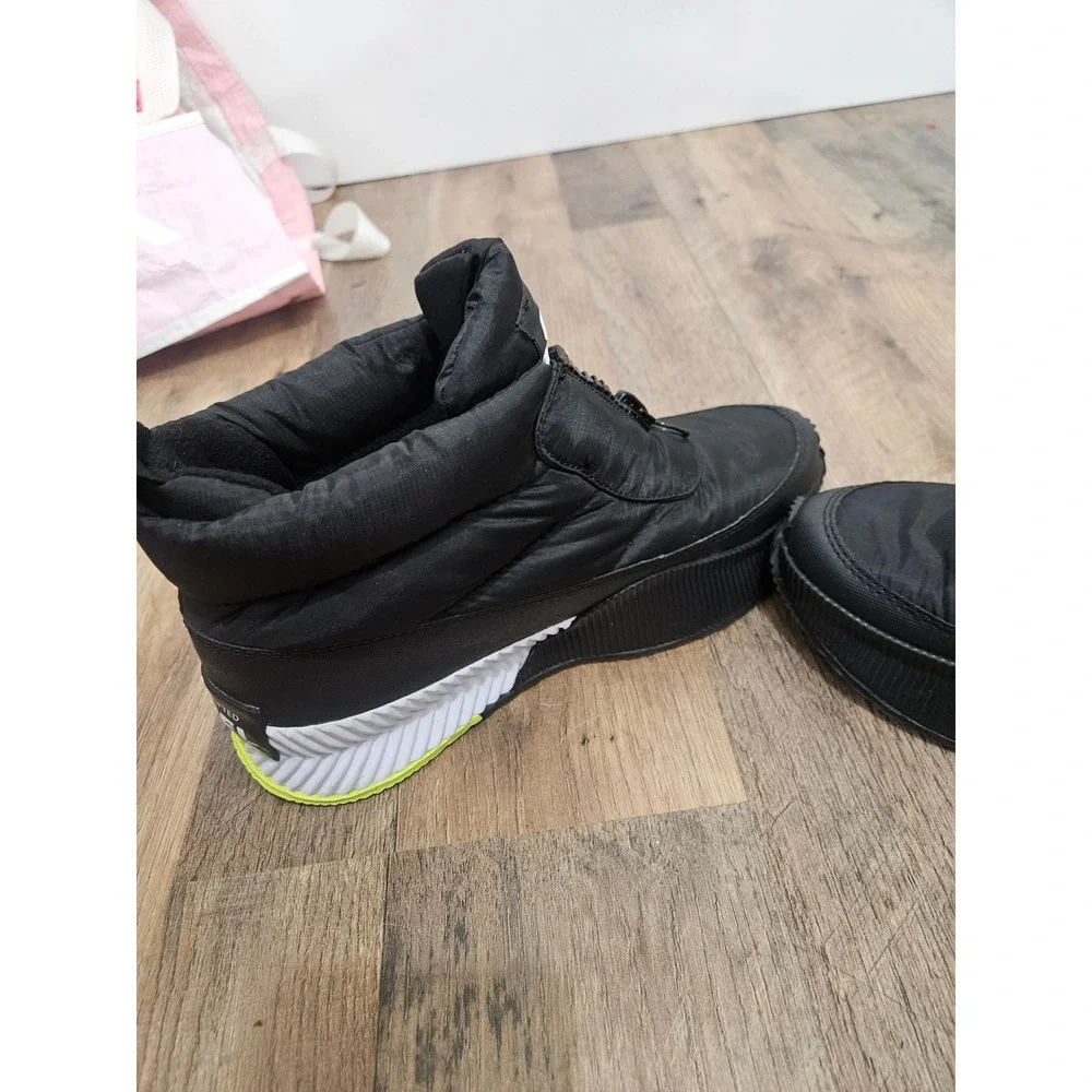 Sorel Kinetic Impact Puffy Zip Black White Lime Green Boots NL4943-010 Womens‎ 8